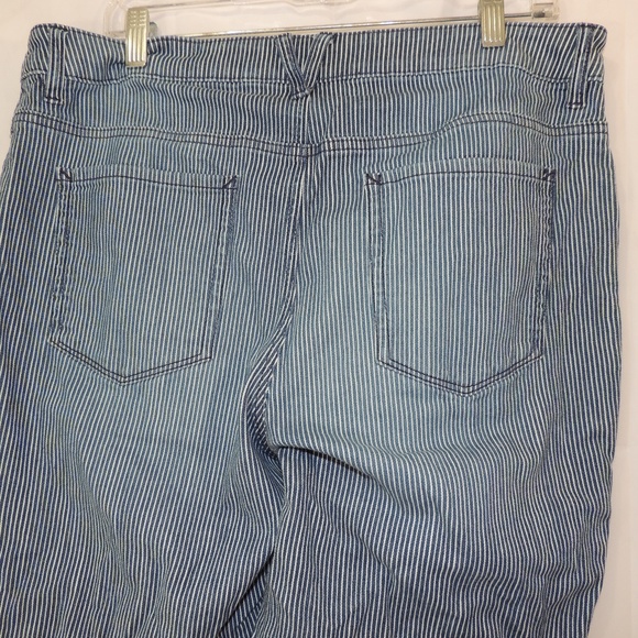 CHICO"S SKINNY JEANS. SIZE 2 (12)🔴 - Picture 7 of 7